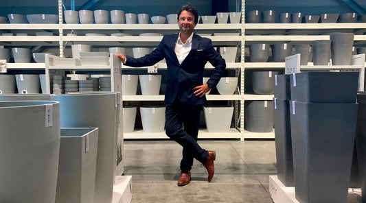 Tapaa Ecopotsin perustaja Emmanuel Devriendt - Ecopots - Uuden aikakauden kukkaruukku kierrätysmateriaalista
