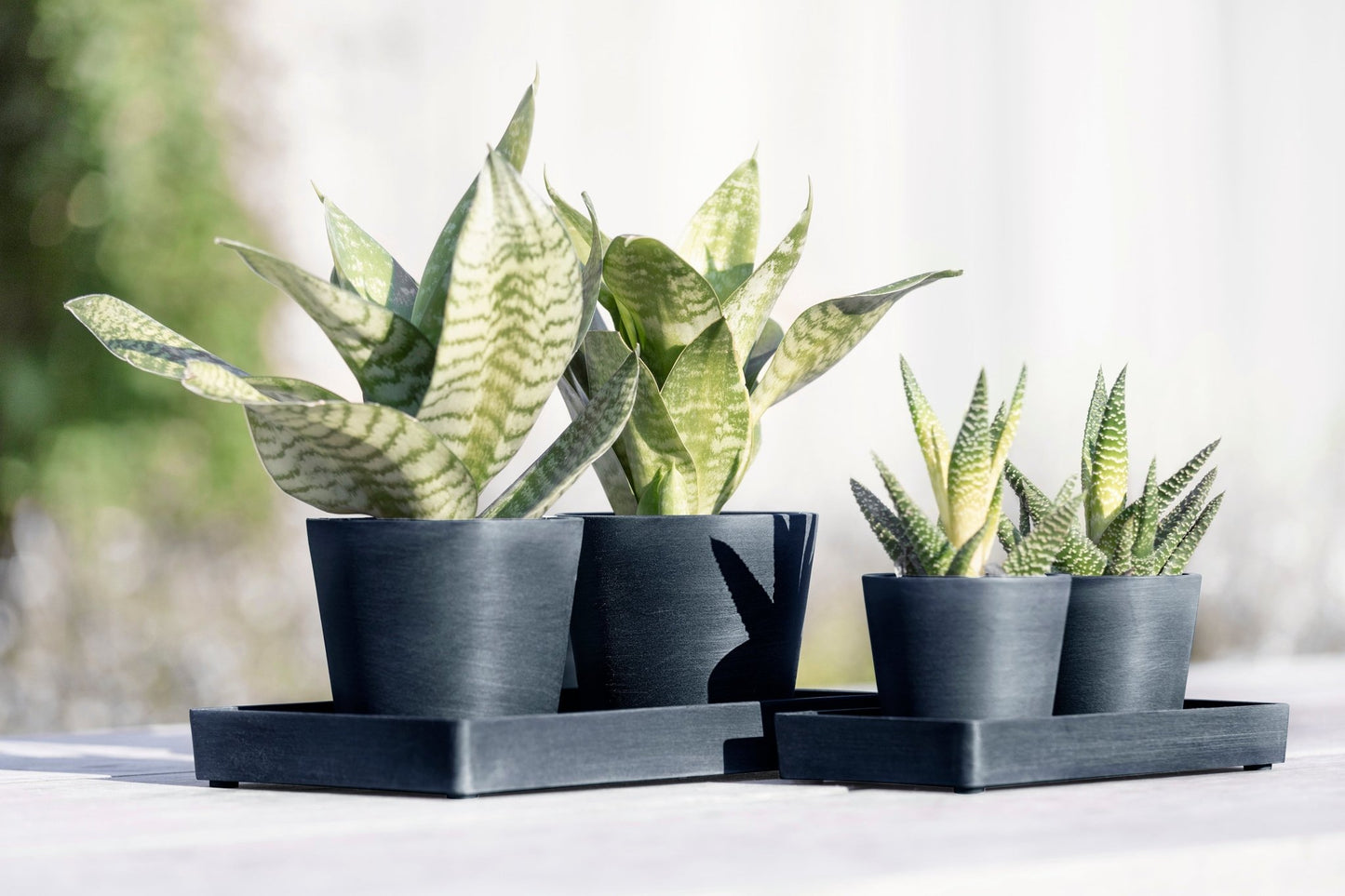 Kukkaruukku - Ecopots - Esillepanotarjotin 25cm tummansininen - Ecopots - Uuden aikakauden kukkaruukku kierrätysmateriaalista