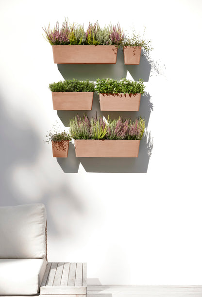 Kukkaruukku Manhattan seinälle 15cm terracotta – tunnelmakuva 2